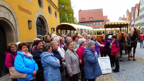 Eschacher Landfrauen erkundeten Dinkelsbühl mit einer Kutschfahrt