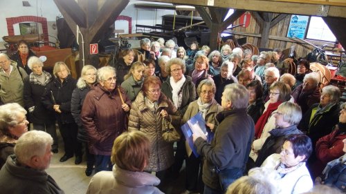 Das Museumsteam Amalienhof führte Eschacher LandFrauen zurück in die Vergangenheit