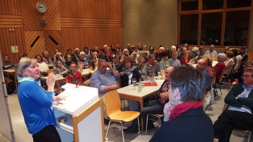 Bildungsreferentin Rita Reichenbach-Lachenmann (l.) sprach über Kommunikationsprobleme